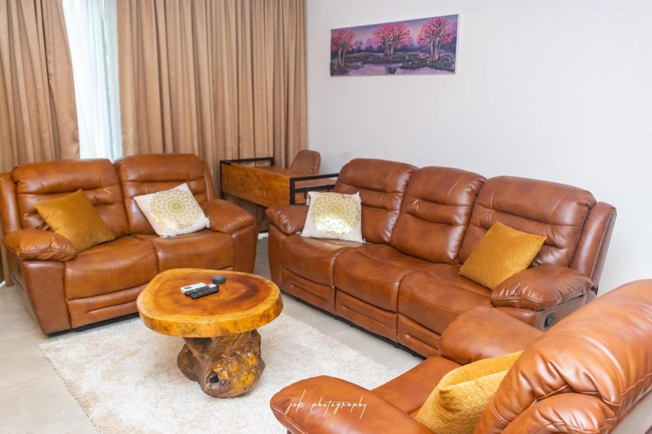 Luxury 2 Bedroom Apartment With Huge Balcony , Pool, Gym At Tribute House Accra Exterior photo