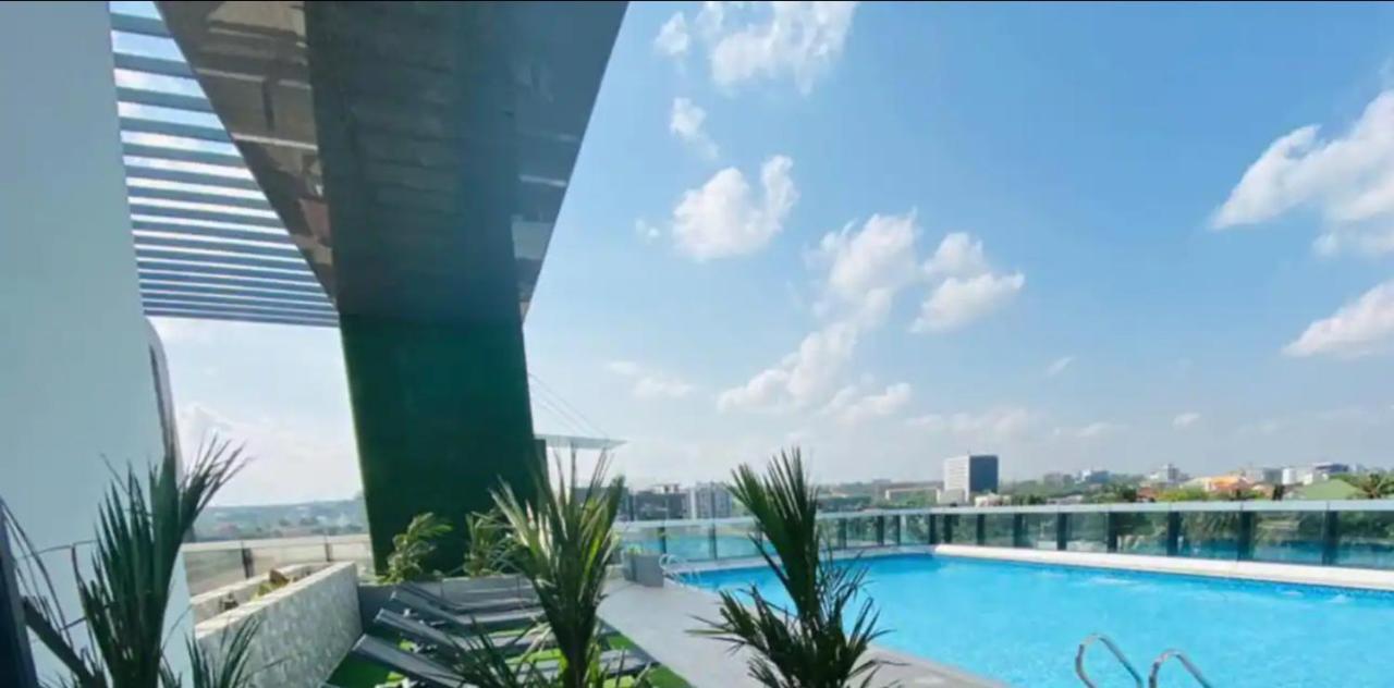 Luxury 2 Bedroom Apartment With Huge Balcony , Pool, Gym At Tribute House Accra Exterior photo