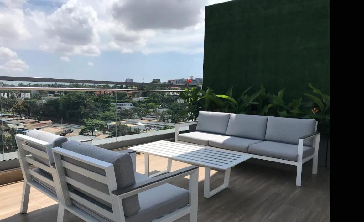 Luxury 2 Bedroom Apartment With Huge Balcony , Pool, Gym At Tribute House Accra Exterior photo